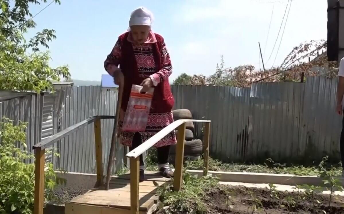 Будто на зоне живем: сельчане Алматинской области не могут выйти из своих домов