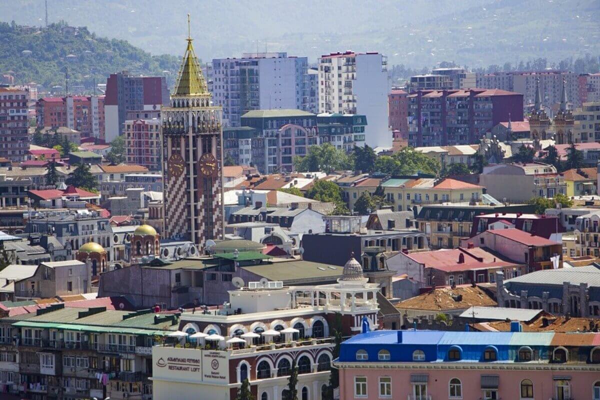 Повальная драка в ресторане из-за дня траура в Грузии попала на видео