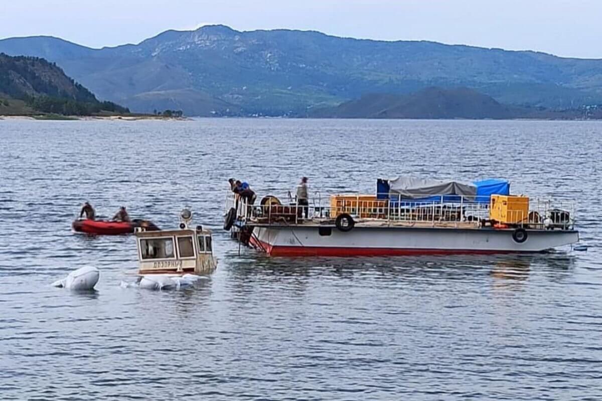 Затонувшее в шторм судно подняли со дна Бухтарминского водохранилища в ВКО