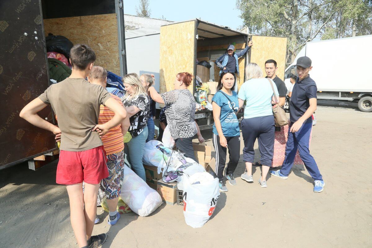 Погорельцы не берут: в Костанае раздали собранные казахстанцами вещи