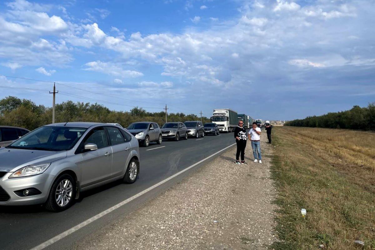 Москвич прошел 30 километров пешком, чтобы попасть в Казахстан