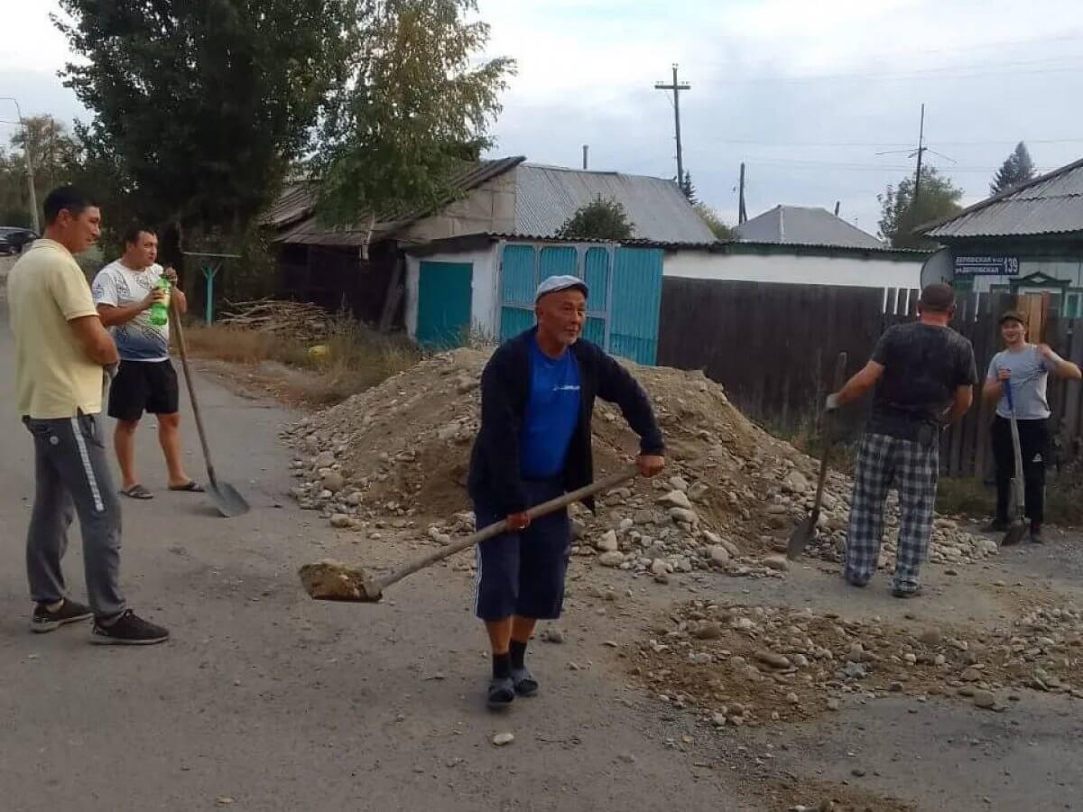 В Усть-Каменогорске жители самостоятельно привели в порядок свою улицу