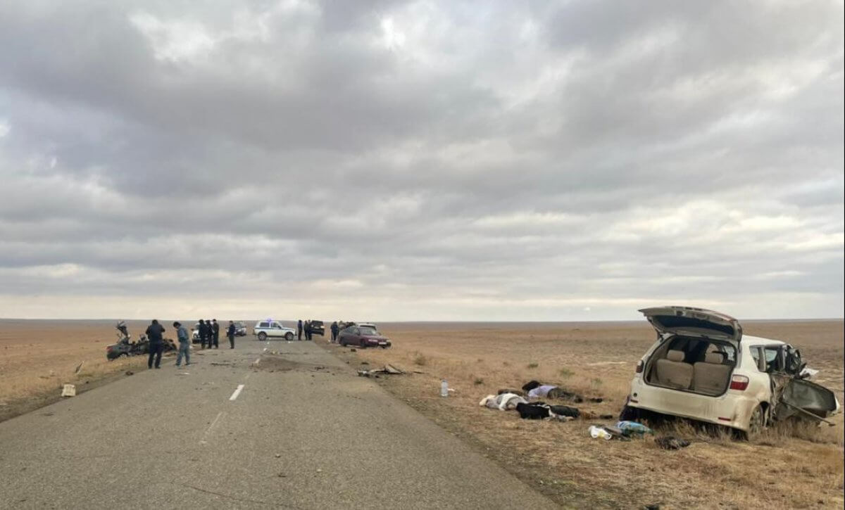 Пять человек погибли в ДТП на трассе в Атырауской области