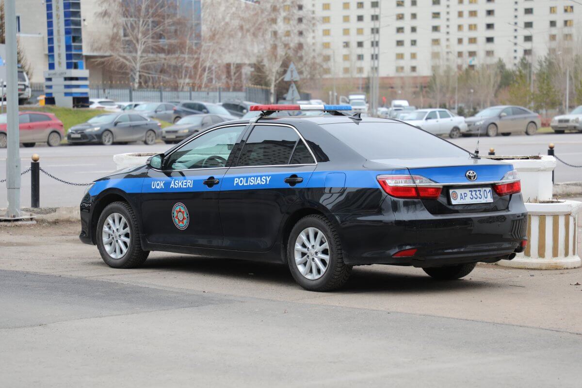 Двое мужчин угоняли машины с парковок новых ЖК в Алматы (ВИДЕО)