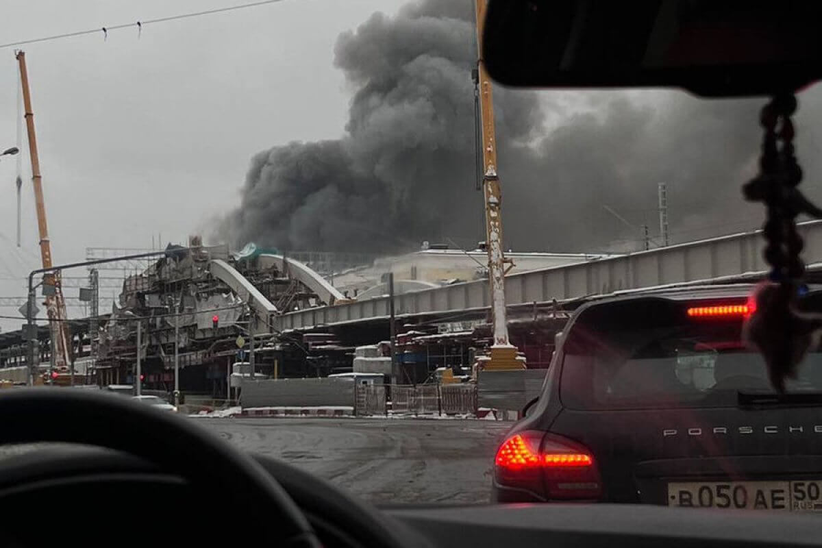 Восемь человек погибли в пожаре на цветочном складе в Москве