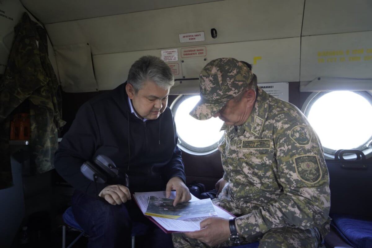 Новый аким ВКО полетел на тушение пожара в заповеднике