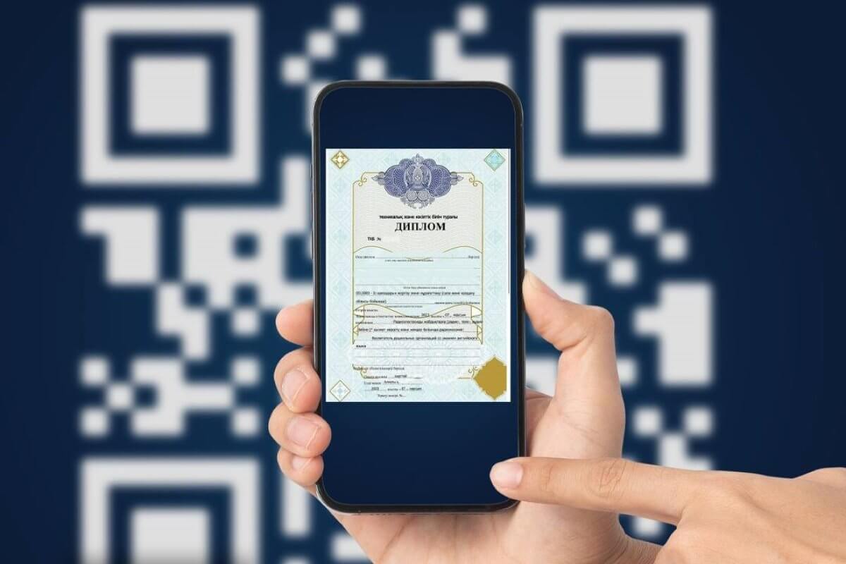 Дипломы с QR-кодом получили выпускники казахстанских колледжей