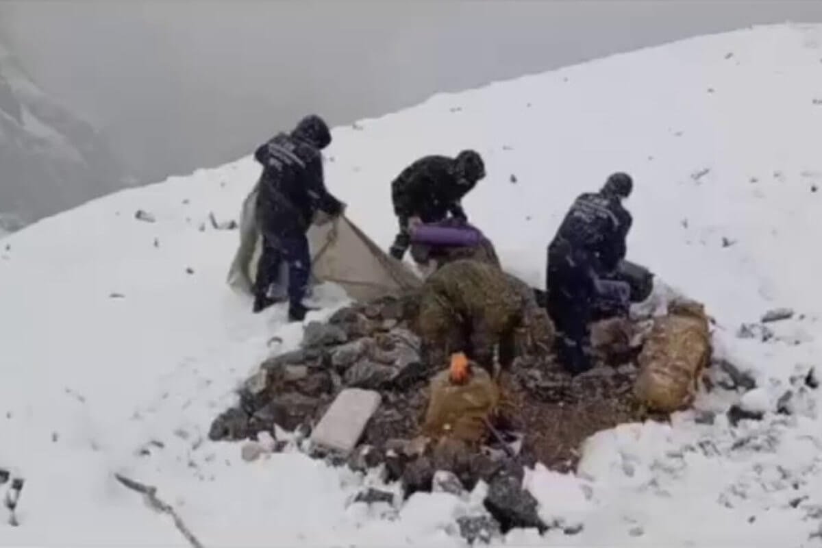 Продолжаются поиски сорвавшегося с горы туриста в Туркестанской области  (ВИДЕО)