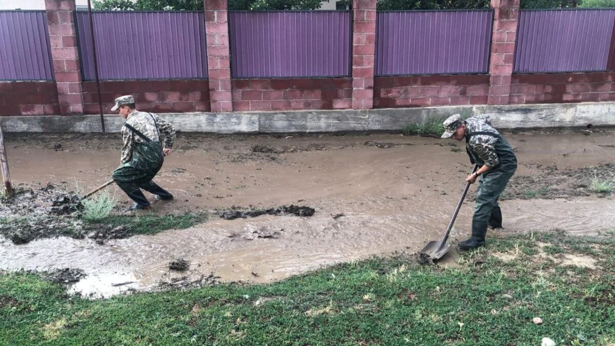 Поврежден газопровод и затоплено 140 дворов: сель сошел в Алматинской области