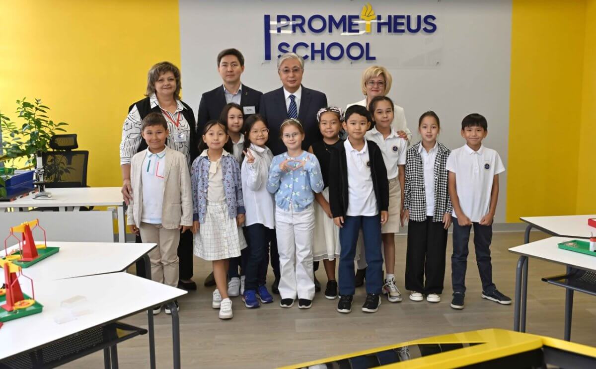 Токаев посетил Prometheus School в Алматы