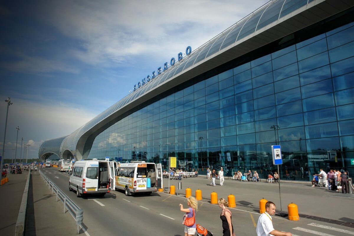 Два крупных аэропорта Москвы закрыли воздушное пространство