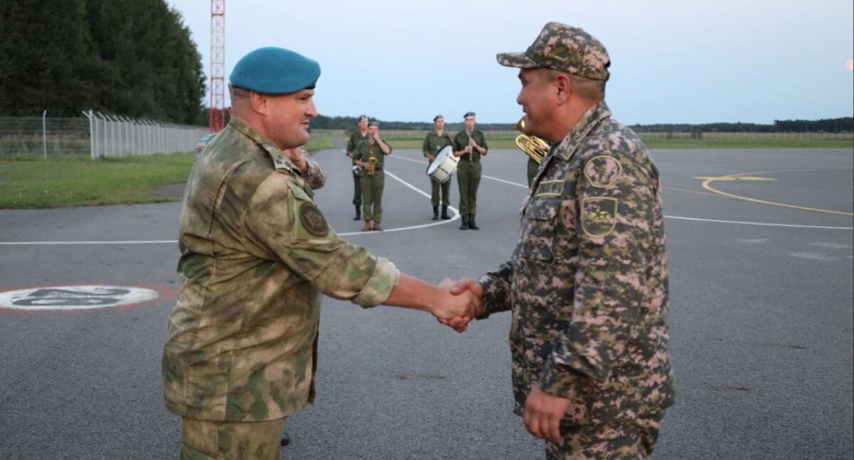 Казахстанские военные прибыли в Беларусь для совместных действий