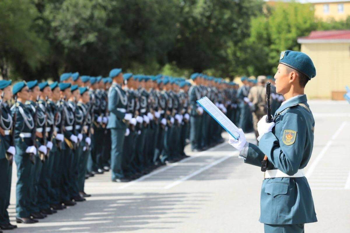 В Актобе военный институт сил воздушной обороны впервые принял девушек -курсантов