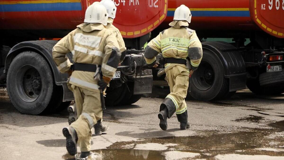 Из-за мопеда произошел пожар в многоэтажке в Астане