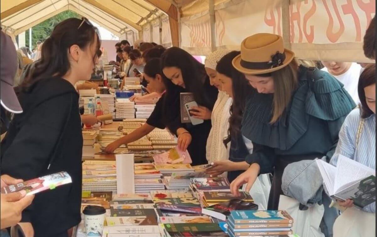 В Алматы доказали, что книги все еще популярны