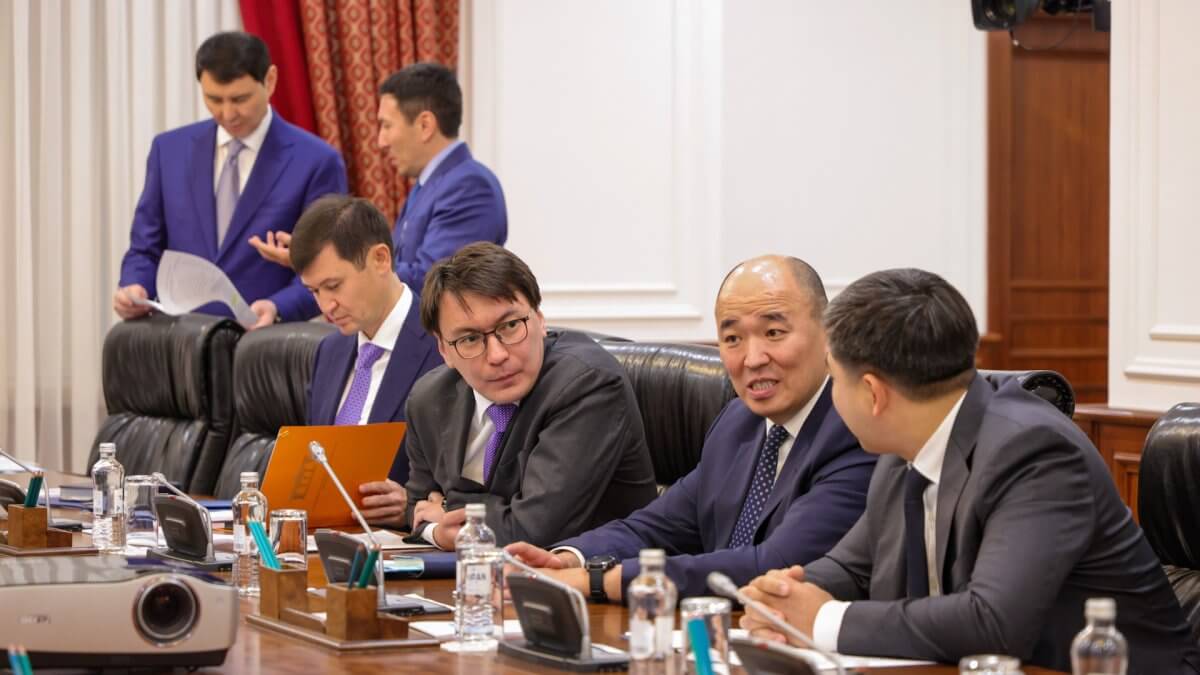 Казахстанские министры ушли в онлайн: члены кабмина решили не  контактировать со СМИ напрямую