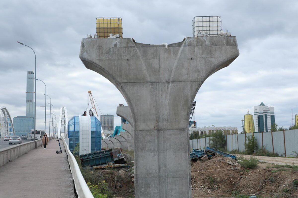 Опора LRT упала в Астане: глава Минтраспорта высказался о безопасности скандального проекта