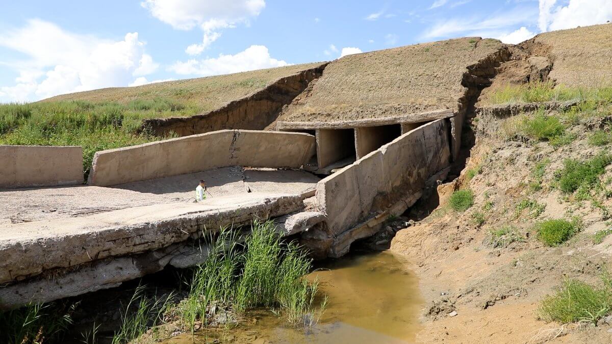 Целое село может остататься под водой: в Акмолинской области вскрыли  аварийную плотину