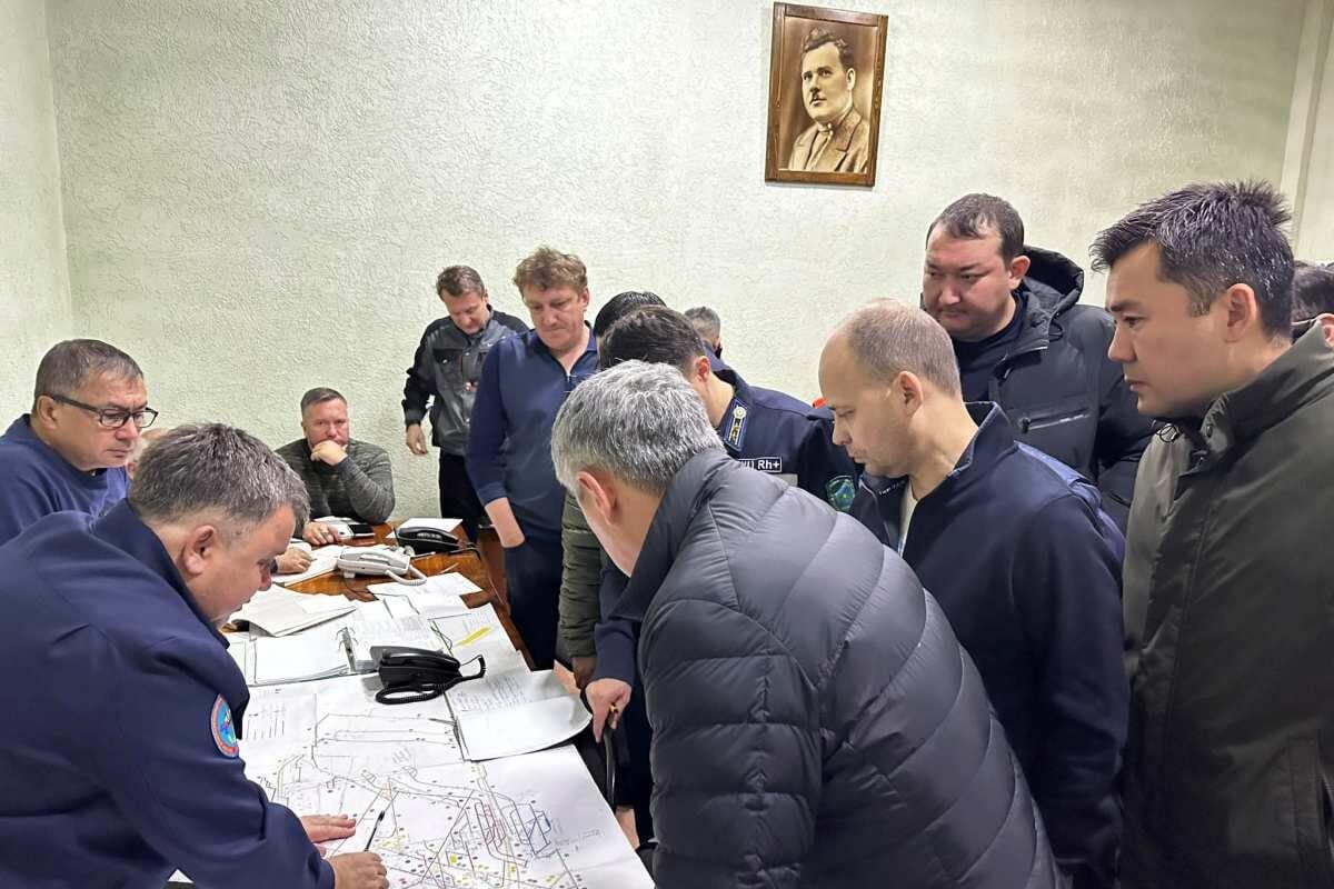 При взрыве на шахте погибли 11 человек в Караганде