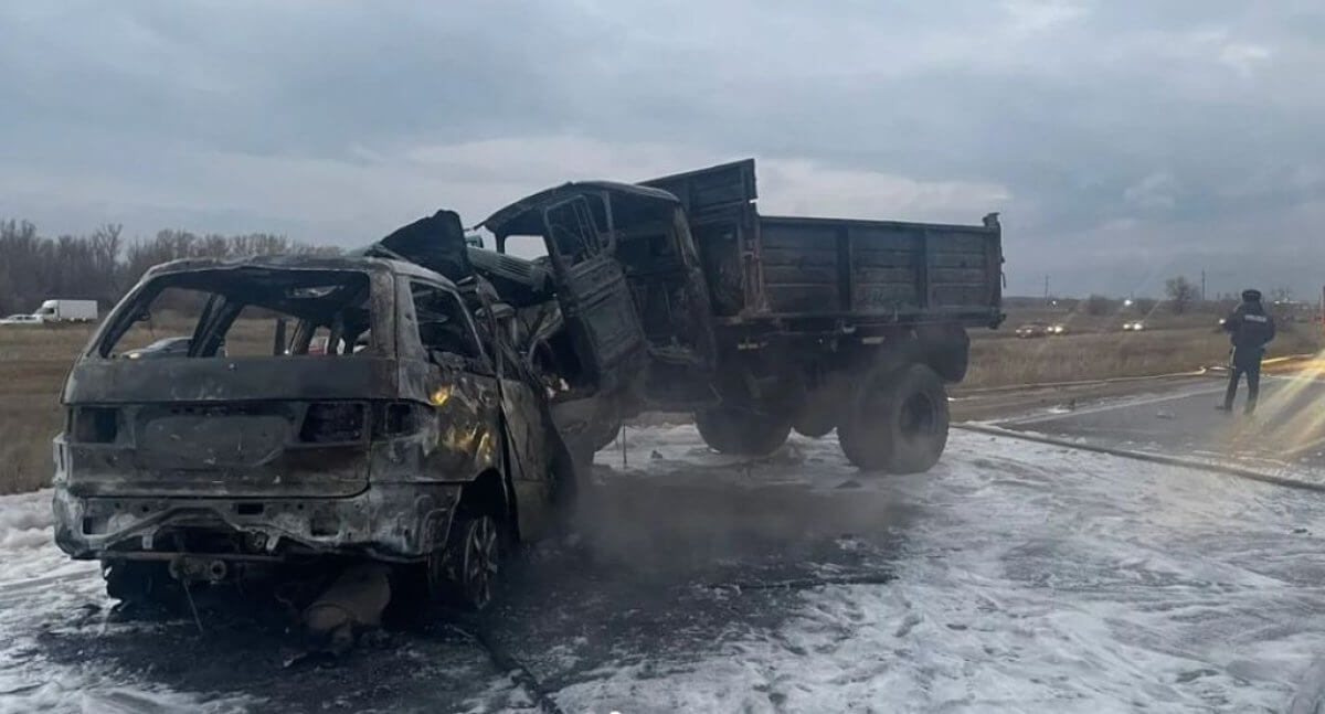 Два человека погибли в ДТП с пожаром в Актюбинской области (ВИДЕО)