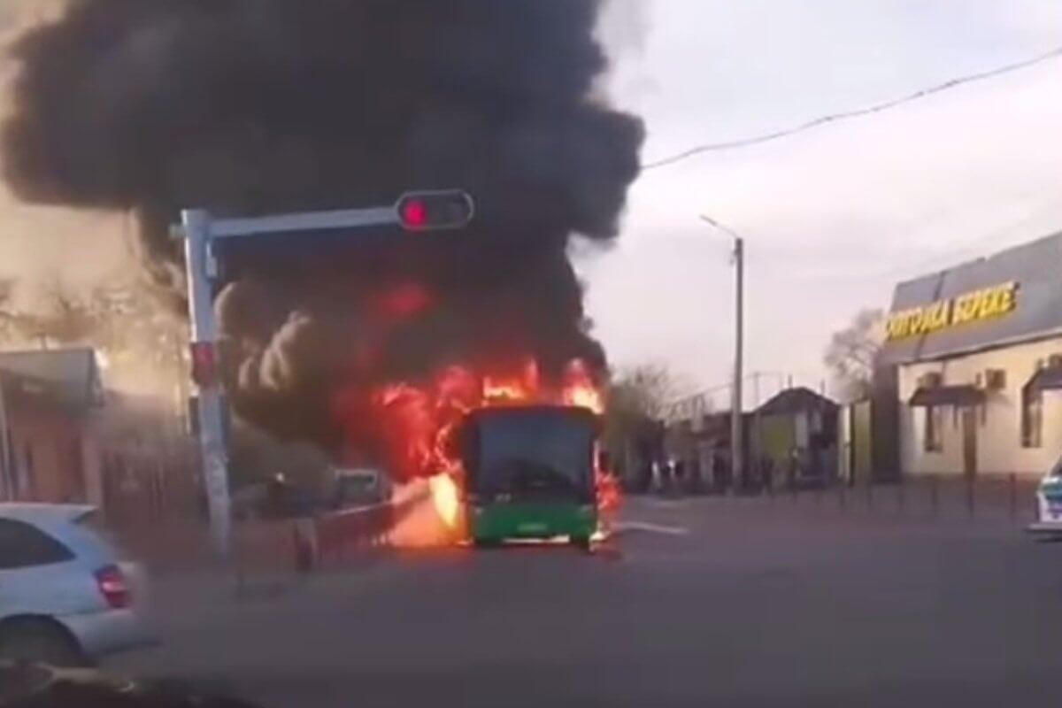 Пассажирский автобус загорелся в Алматинской области