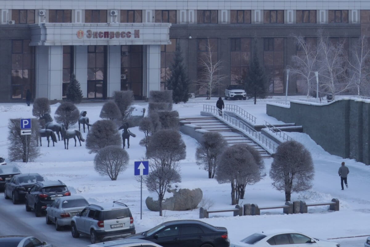 Штормовое предупреждение объявлено по территории всего Казахстана