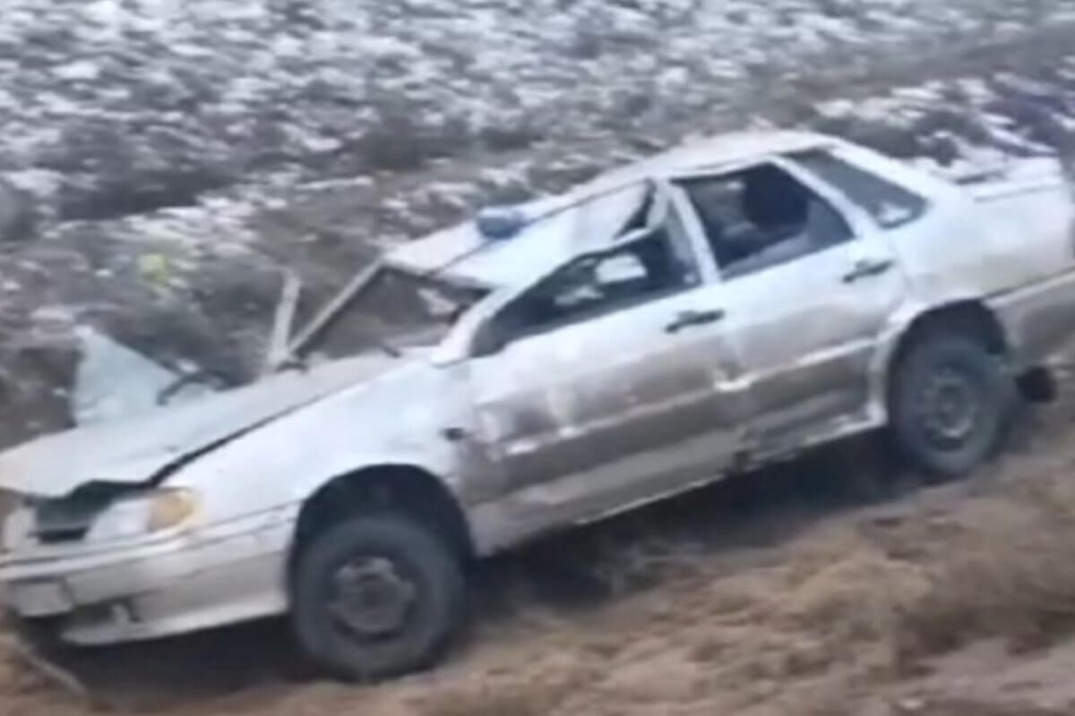 Водитель погиб в опрокинувшемся авто в Актюбинской области (ВИДЕО)