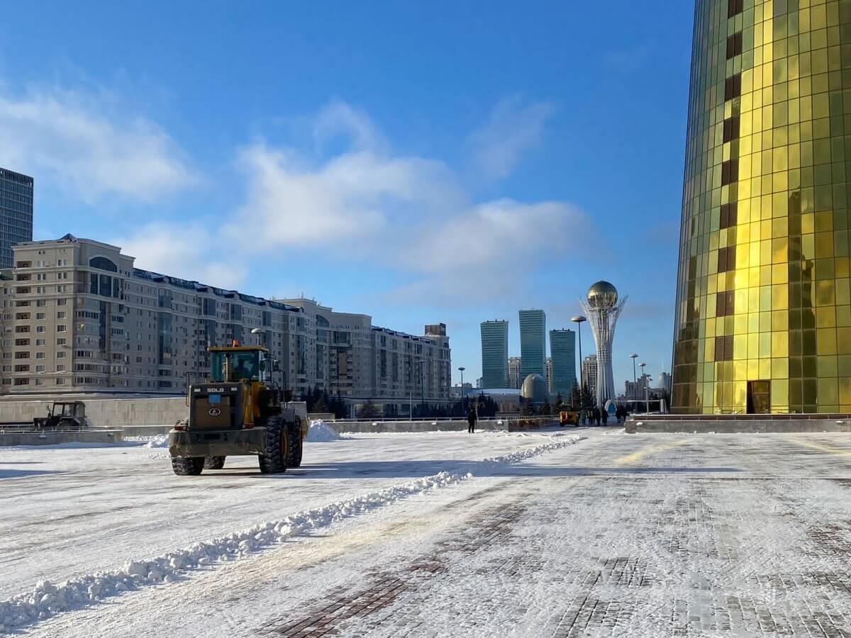 Сильный ветер и снег: какая погода наблюдается в Казахстане