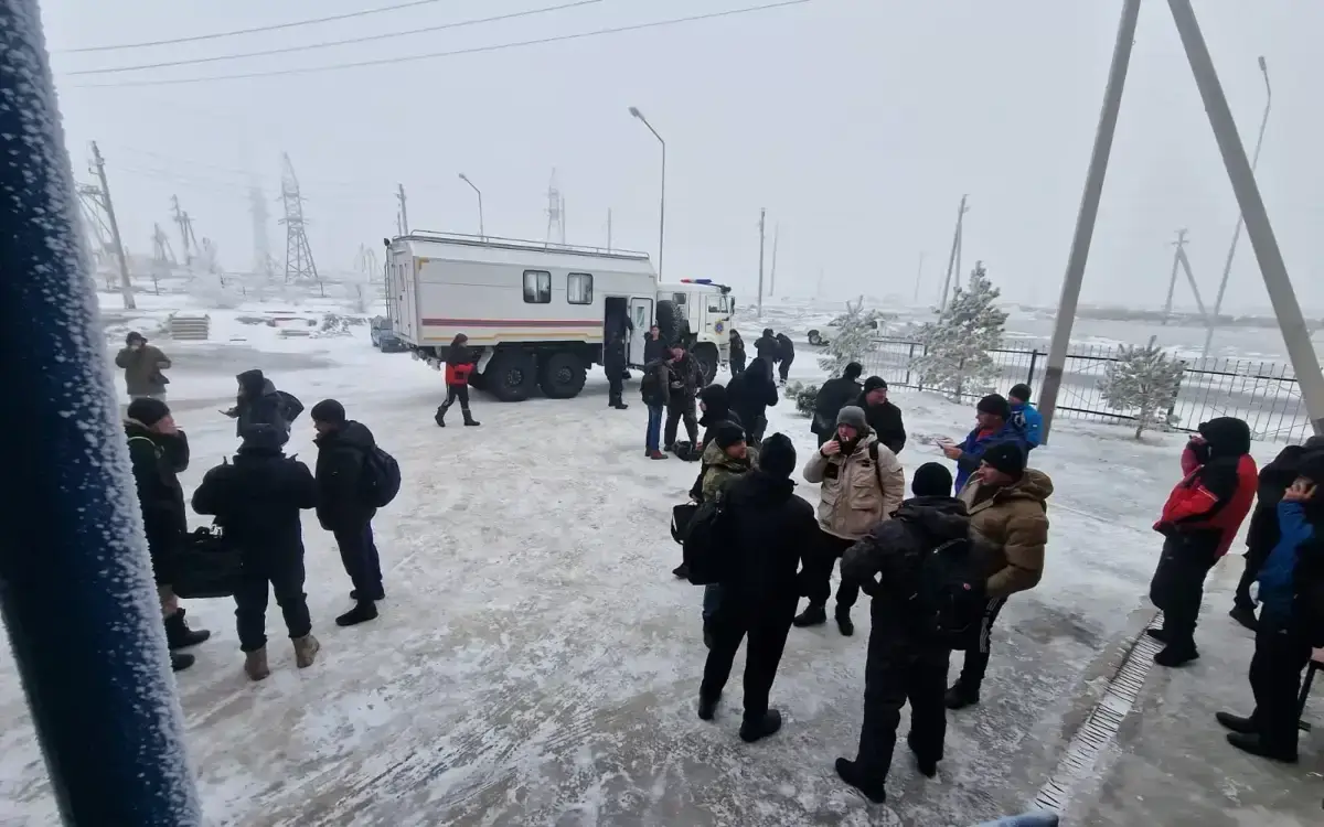 40 дальнобойщиков из Беларуси застряли в заносах области Жетысу