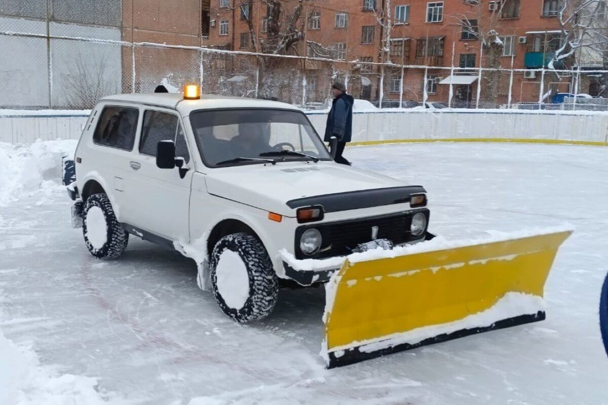 В Усть-Каменогорске жильцы многоэтажки вскладчину купили «Ниву» для уборки  двора (ВИДЕО)