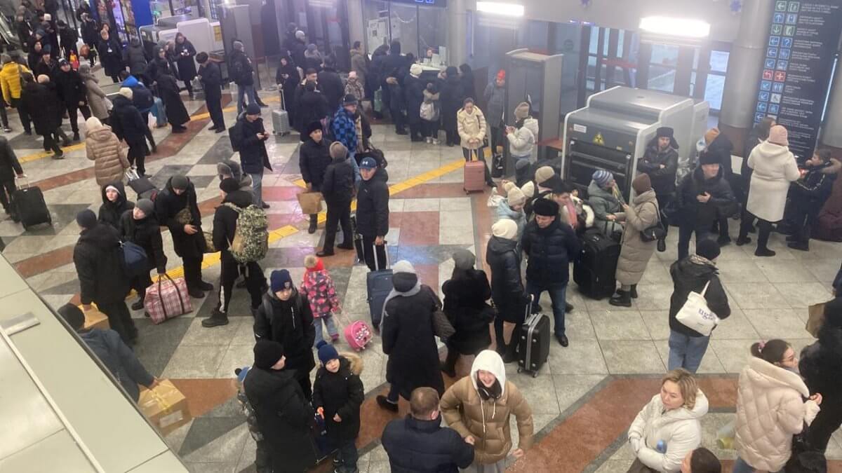 Давку на старом вокзале Астаны сняли на видео