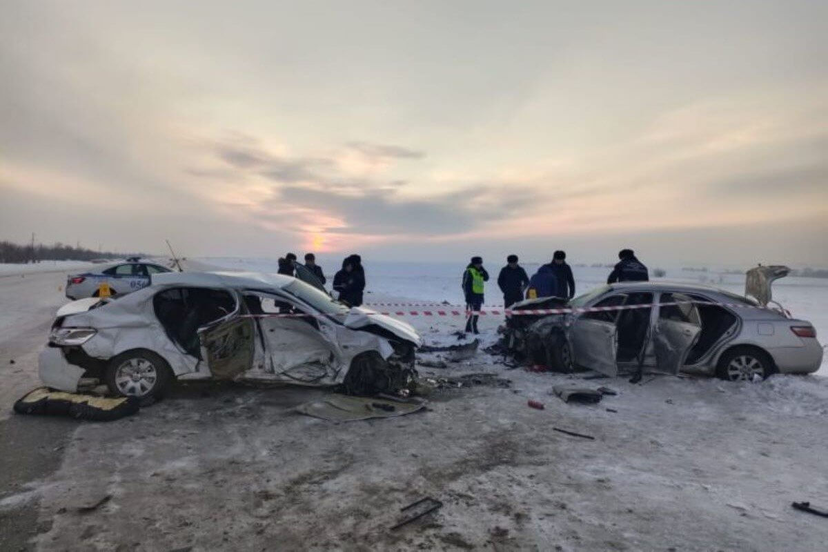 Два пассажира погибли при столкновении авто на трассе в СКО