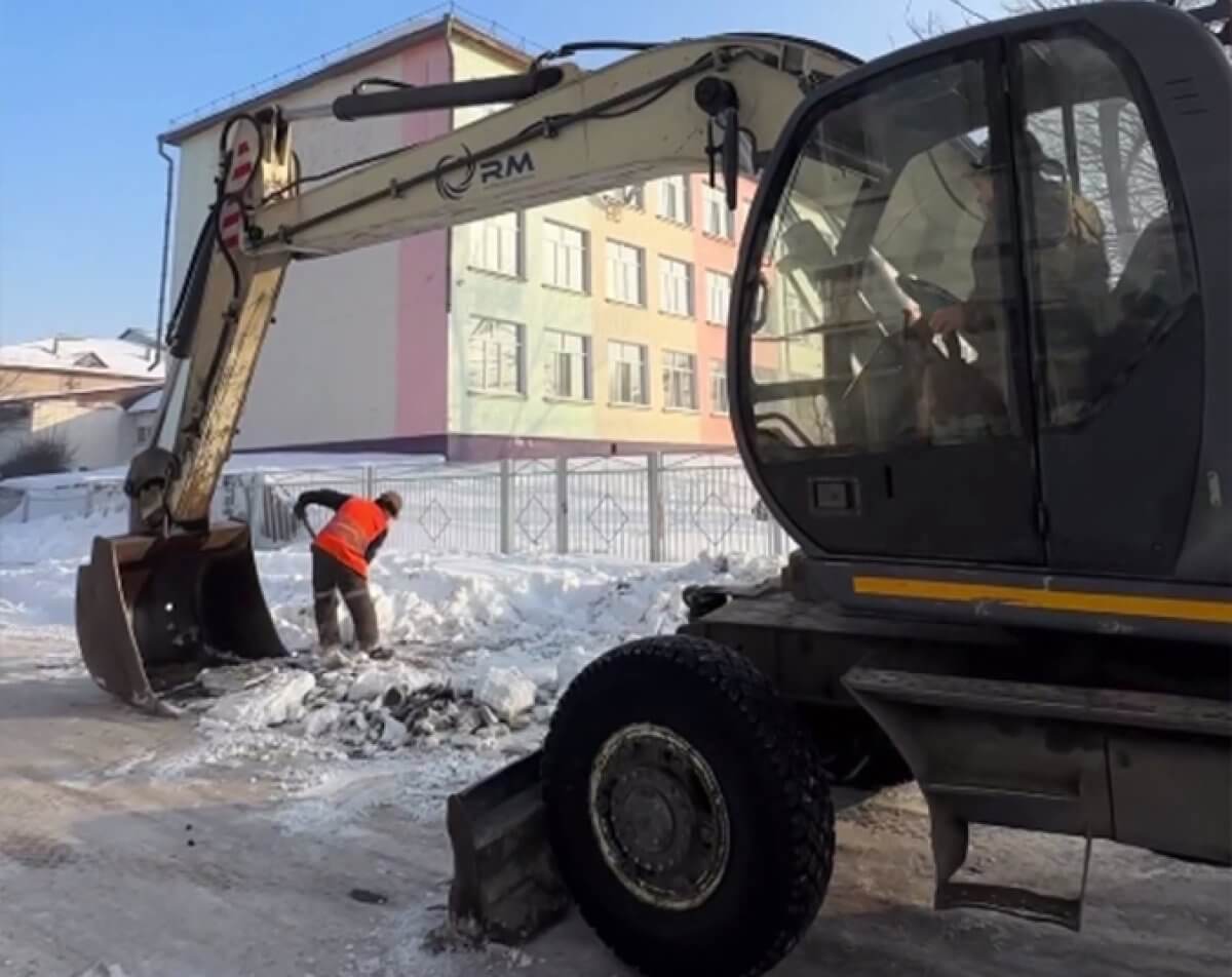 В Петропавловске устраняют вторую за день аварию на теплотрассе