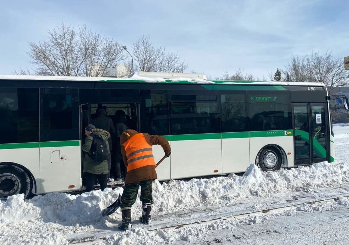 Автобусы пяти маршрутов не вышли на линию в столице