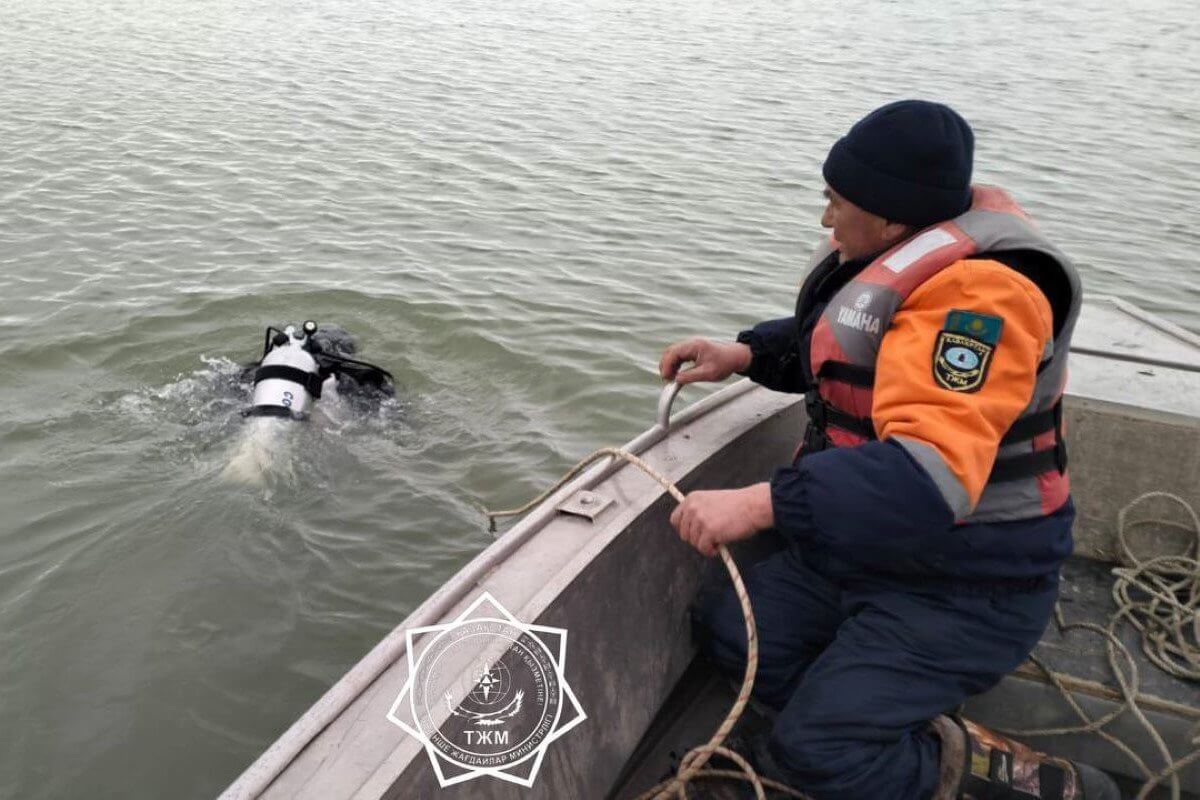 Найдено тело рыбака, которого унесло на льдине на озере Алаколь в Жетысу