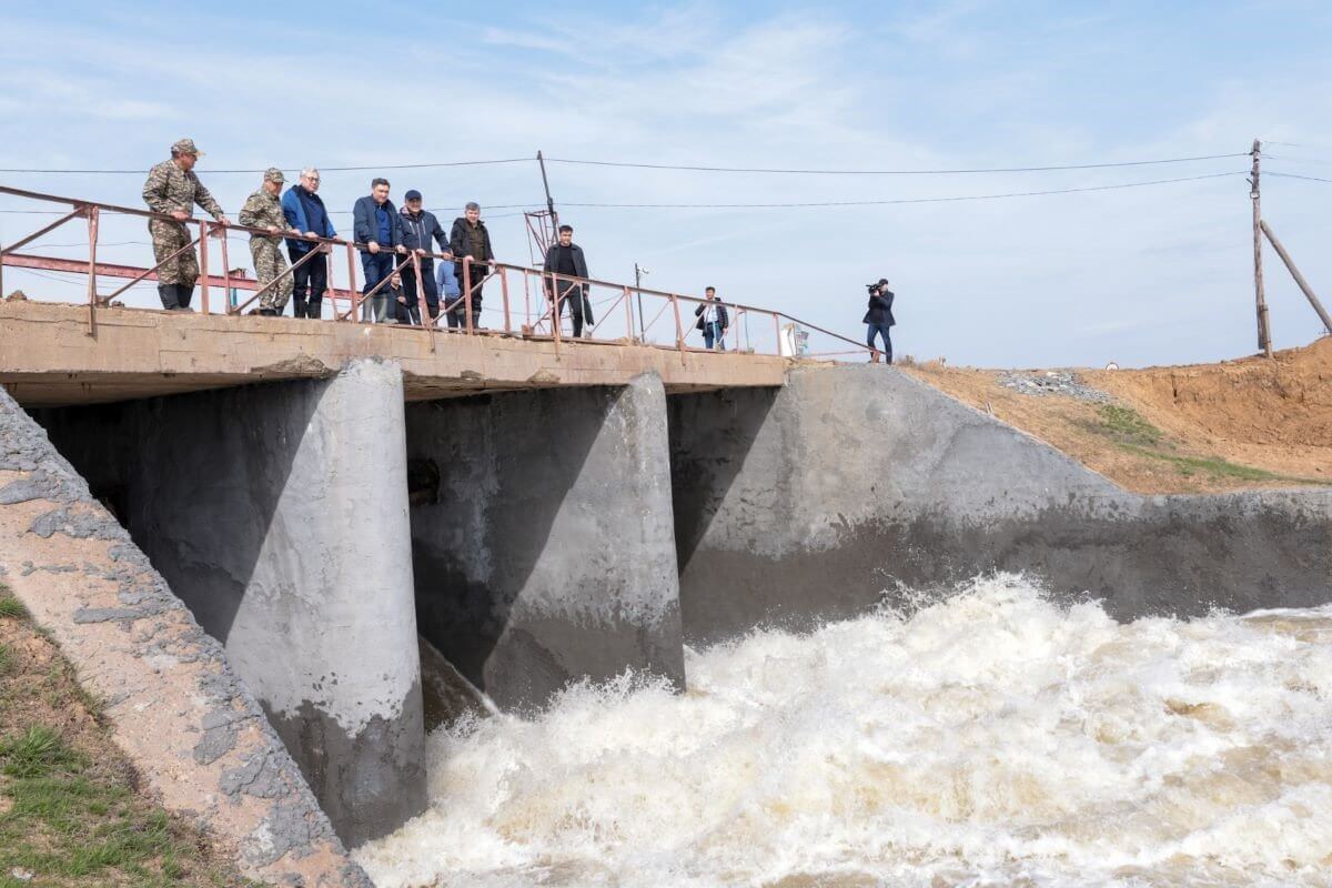 Бектенов о второй волне паводков: большая вода идет в сторону Уральска и  Атырау