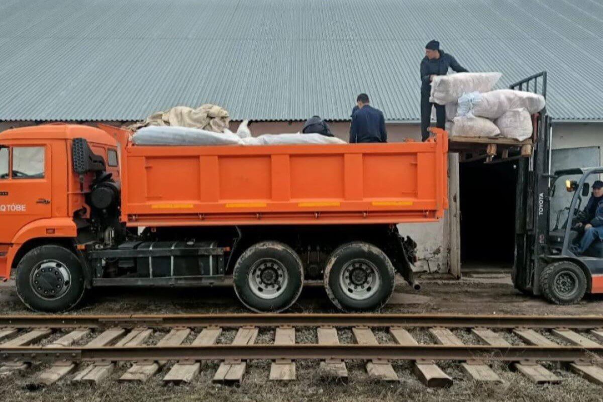 Паводки в Казахстане: из госрезерва дополнительно разбронированы спецтехники и палатки