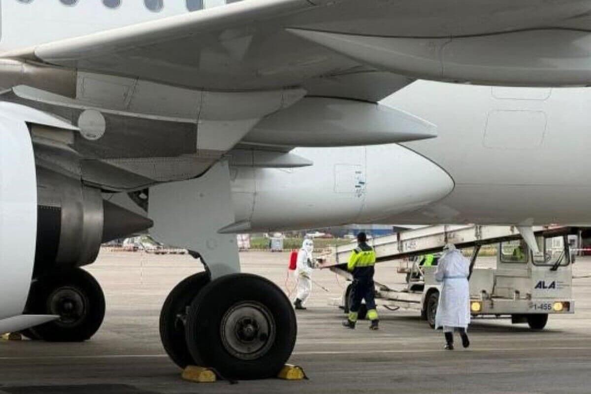 Двоих пассажиров Air Astana с подозрением на холеру госпитализировали в  Уральске