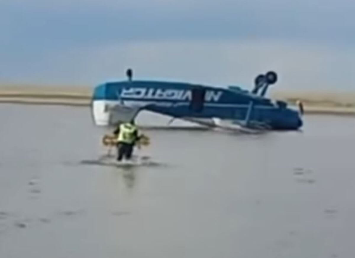 Перевернулся на воде: появилось видео жесткой посадки самолета в  Костанайской области (ВИДЕО)