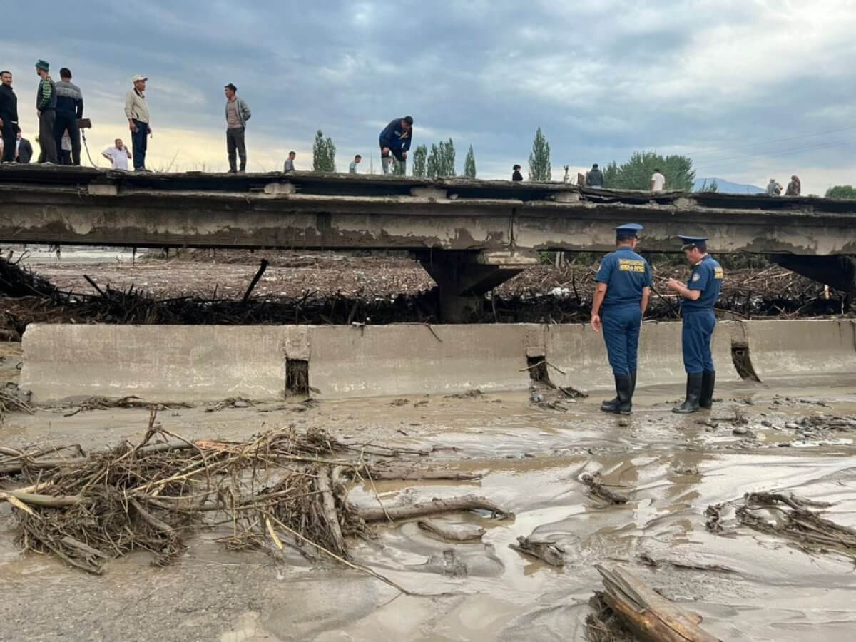 Тело еще одного ребенка нашли на месте схода селя в Кыргызстане