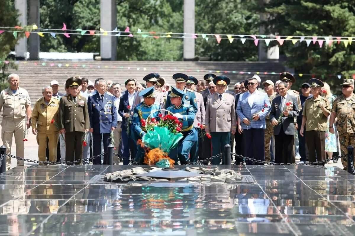 В Алматы обеспечили бесперебойное горение Вечного огня