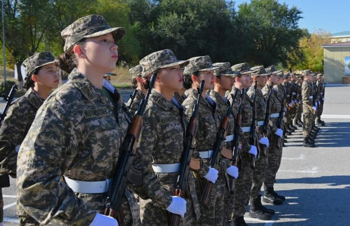 В Актобе 35 девушек-военных медиков стали частью  казахстанской армии