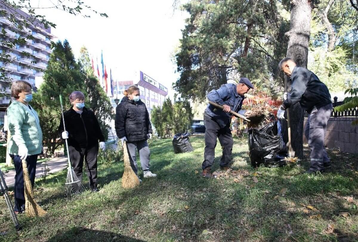 В Алматы запустили спецэкипажи по оперативному реагированию на мусор