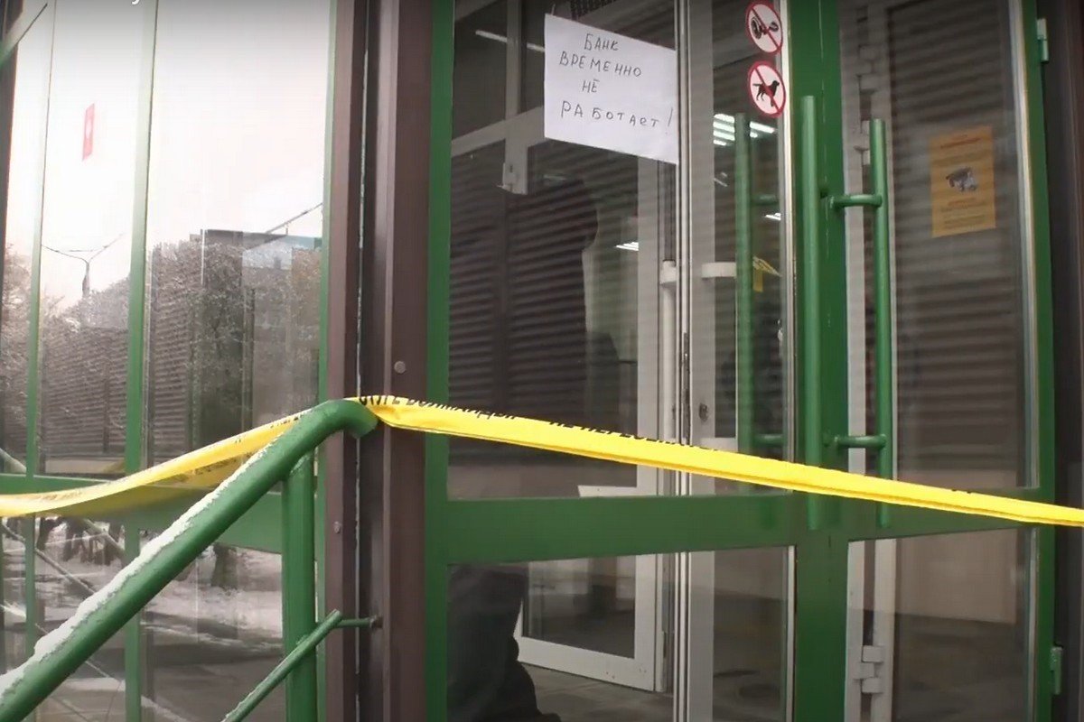В Павлодаре ограбили банк через пролом в стене