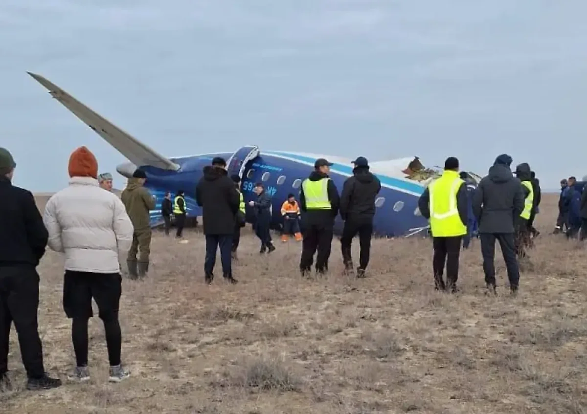 Экипаж рухнувшего самолета в Актау не выжил