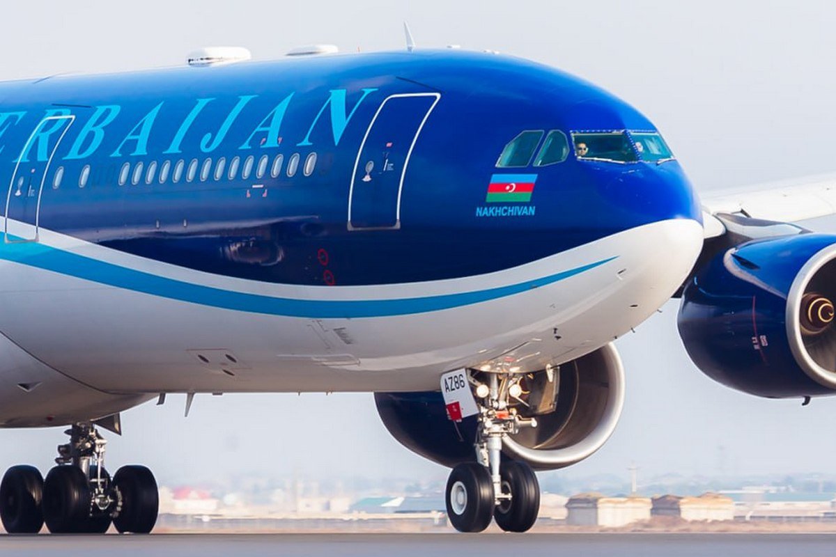 Полеты в Грозный и Махачкалу приостановила авиакомпания Azerbaijan Airlines