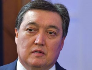 Экс-премьер Аскар Мамин не получает зарплату на новой работе